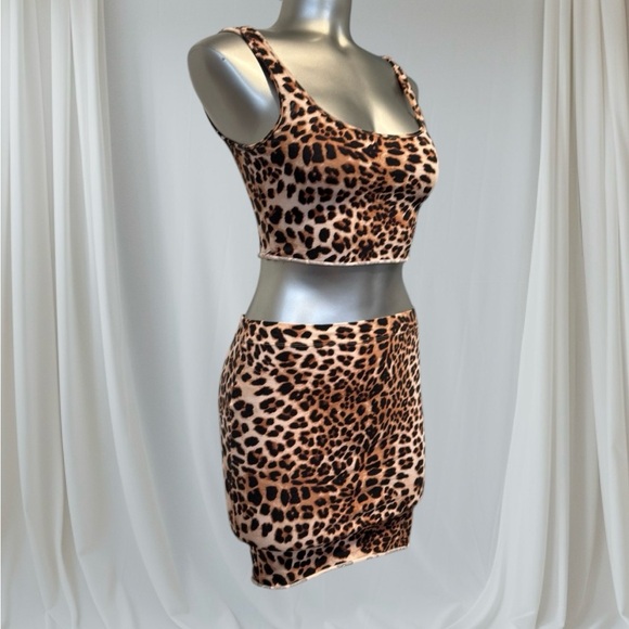 FREE 💟H&M Leopard Print Skirt Set - Picture 3 of 12